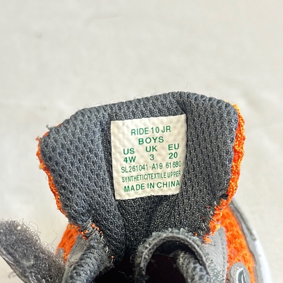 Saucony Orange and Gray Sneakers with Velcro Closure - Picture 4 of 7